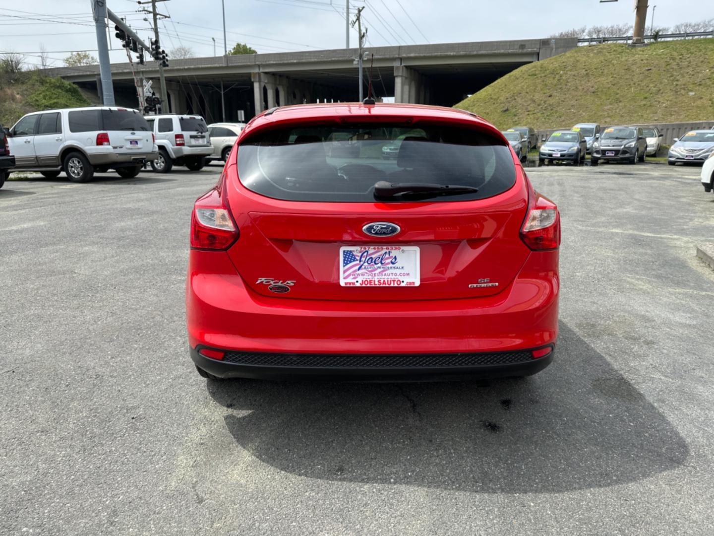 2014 Red Ford Focus (1FADP3K21EL) , Automatic transmission, located at 5700 Curlew Drive, Norfolk, VA, 23502, (757) 455-6330, 36.841885, -76.209412 - Photo#2